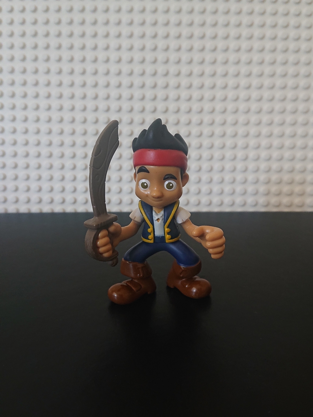 Disney Jr - Jake and the Never Land Pirates - Jake 3" Action Figure w/ Sword